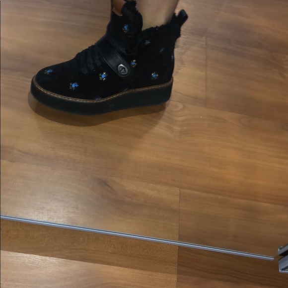 Boots - Picture 4 of 5